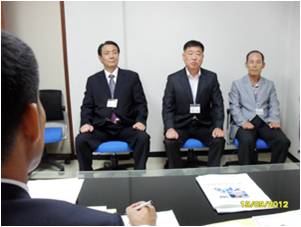 캠코더로 촬영된 자신을 모두와 함께 보며 객관적으로 자신을 평가할 수 있도록 한다.